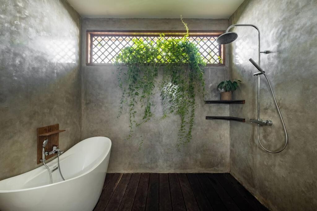 فيلا Designer New 3Bdr - Lush Garden+Pool غيلي تراوانغان المظهر الخارجي الصورة